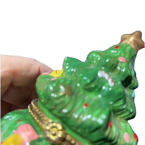 Porcelain 5" Christmas tree trinket/jewelry box hand painted early 90's - Picture 3 of 9